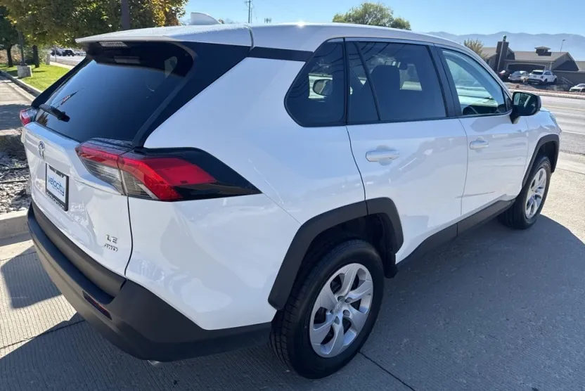 2024 Toyota RAV4 LE photo 1