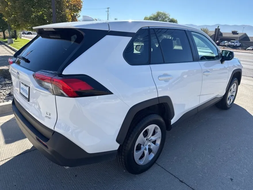 2024 Toyota RAV4 LE photo 1