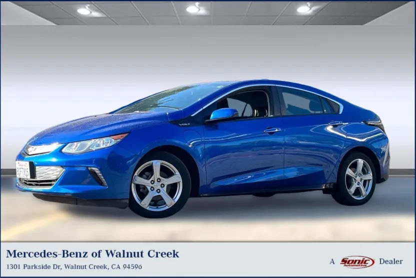 2017 Chevrolet Volt LT photo 1