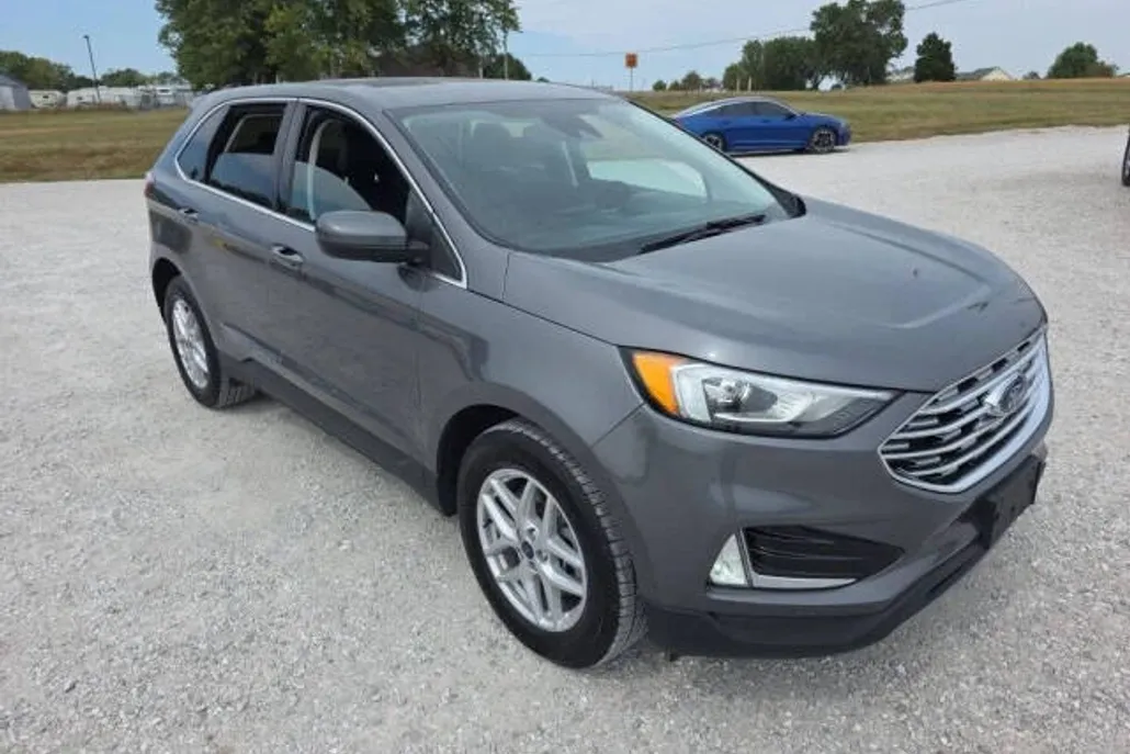 2021 Ford Edge SEL photo 1
