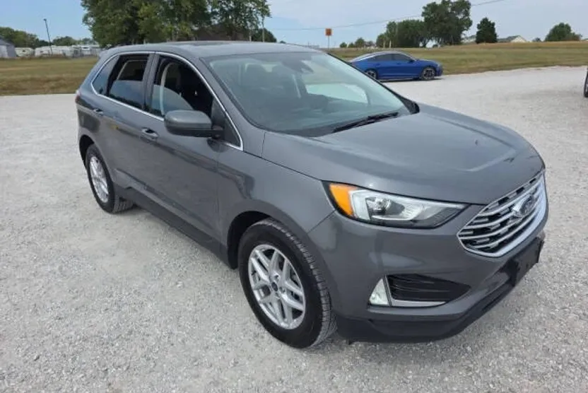 2021 Ford Edge SEL photo 1