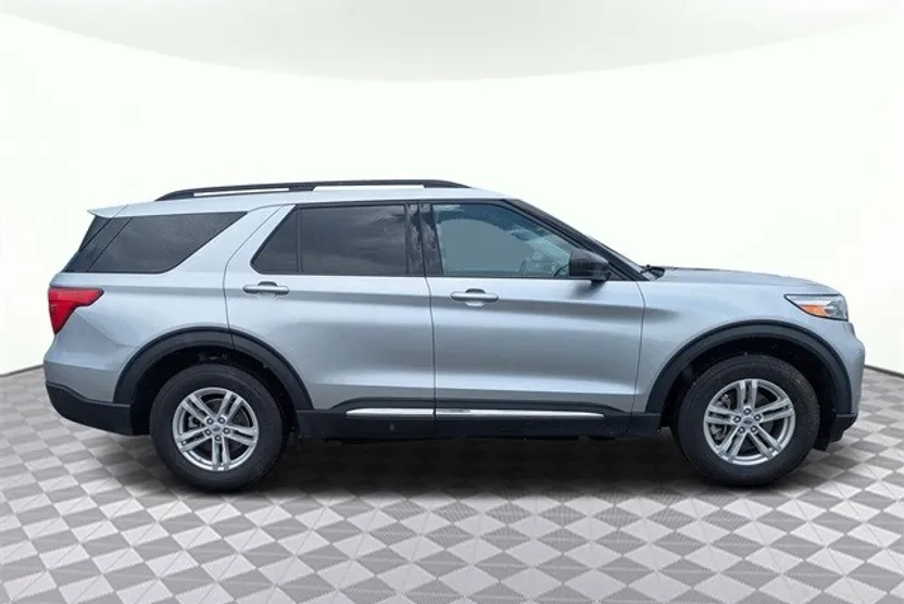 2022 Ford Explorer XLT photo 1