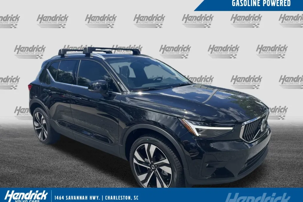 2025 Volvo XC40 photo 1