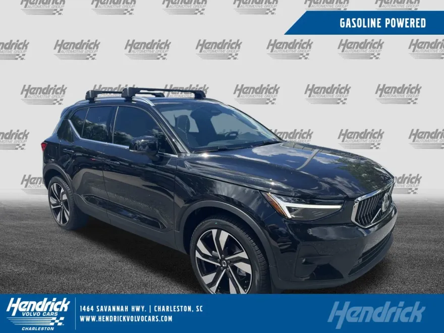 2025 Volvo XC40 photo 1