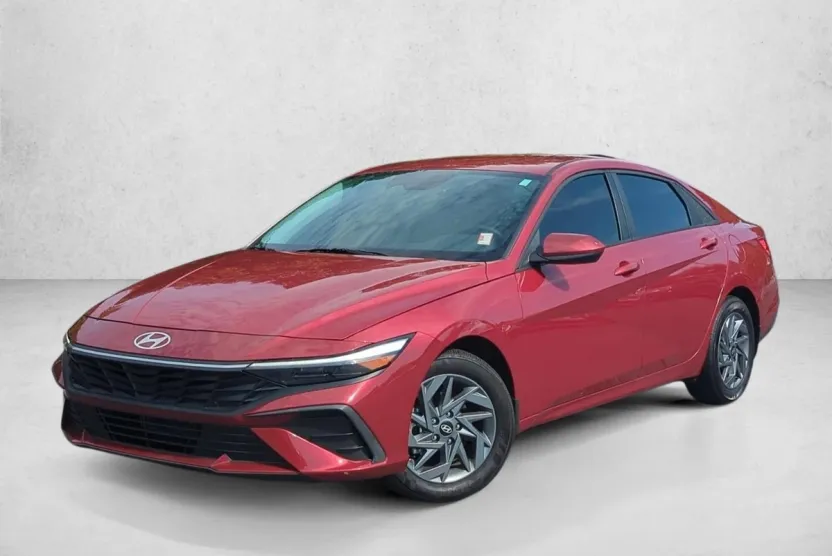 2024 Hyundai Elantra SEL photo 1