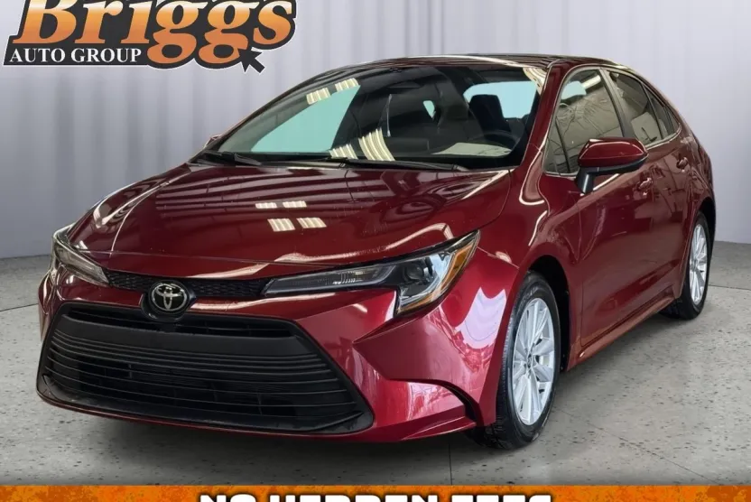 2023 Toyota Corolla LE photo 1