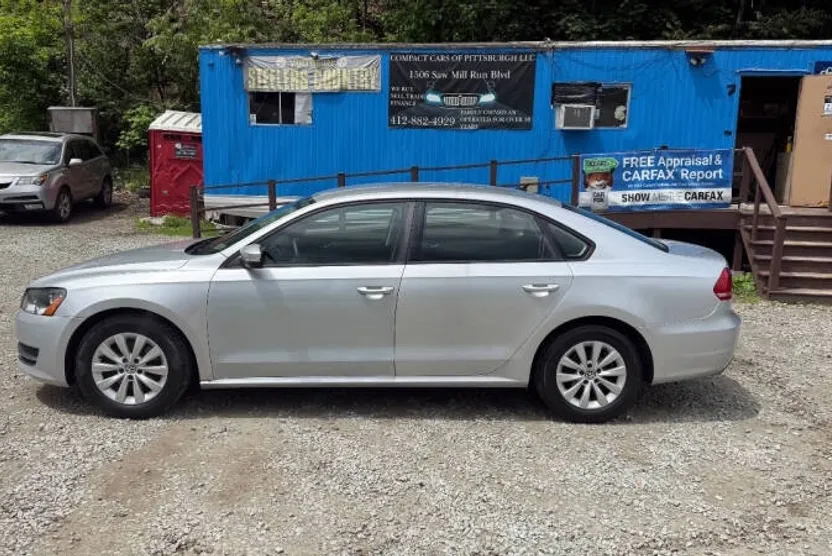 2013 Volkswagen Passat S photo 1