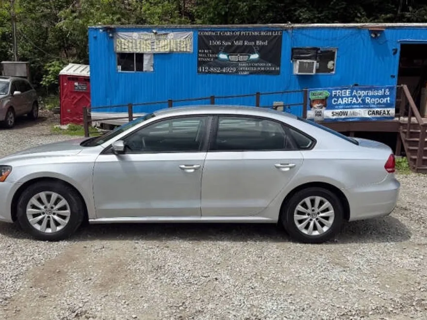 2013 Volkswagen Passat S photo 1