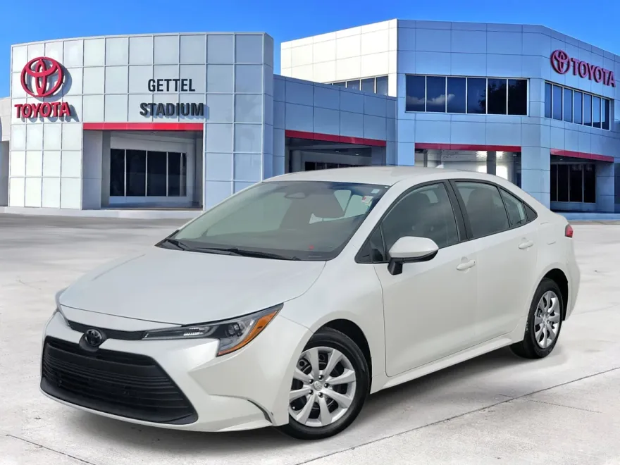 2023 Toyota Corolla LE photo 1