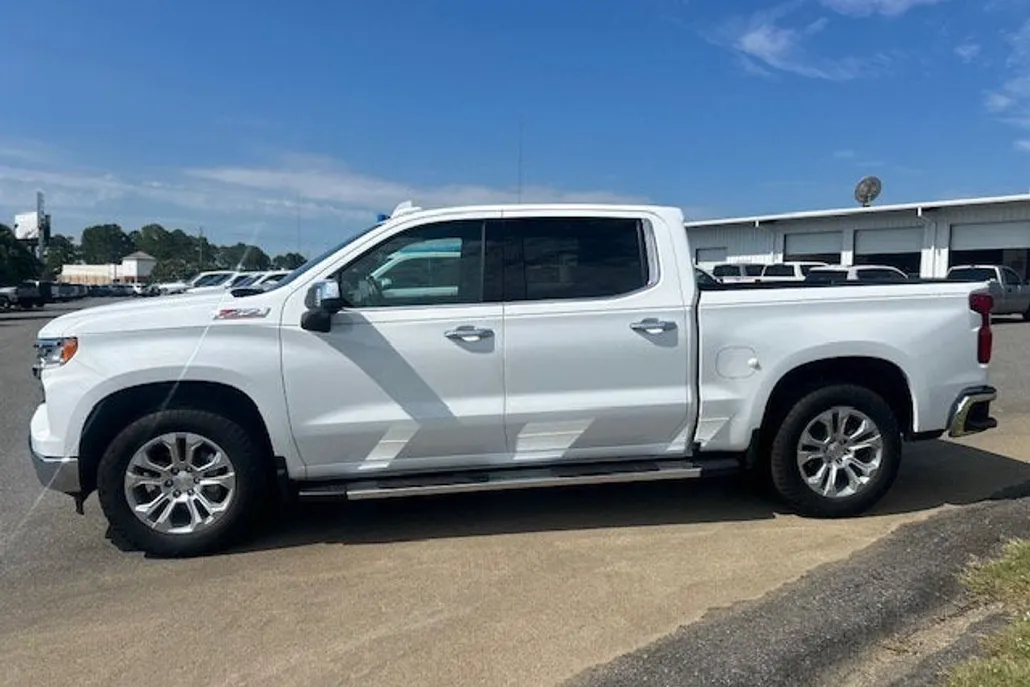 2024 Chevrolet Silverado 1500 LTZ photo 1