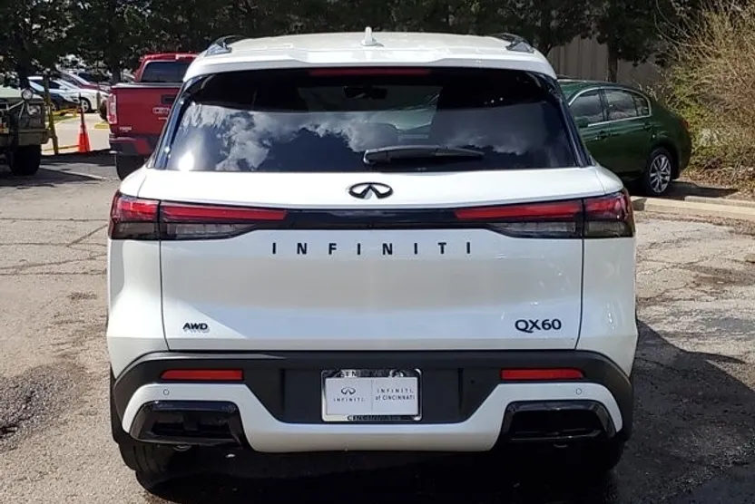 2025 Infiniti QX60 Luxe photo 1
