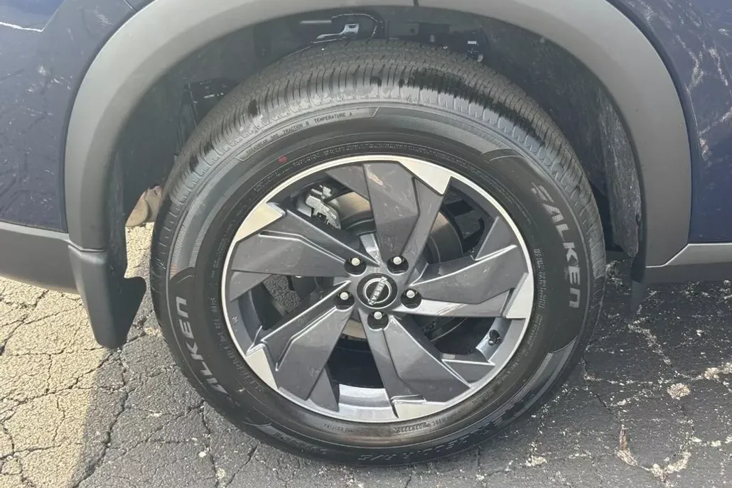 2026 Nissan Rogue SV photo 1