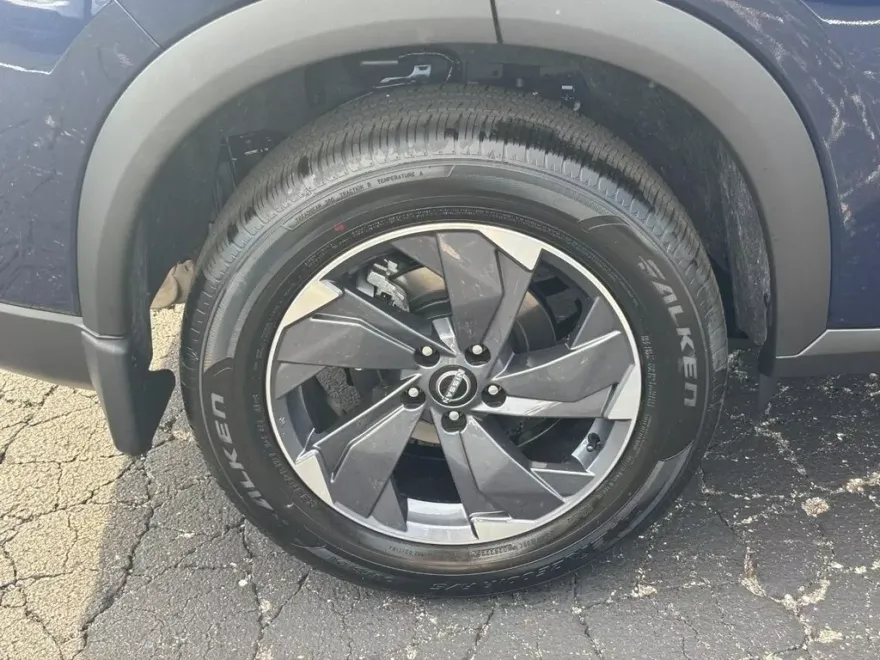 2026 Nissan Rogue SV photo 1