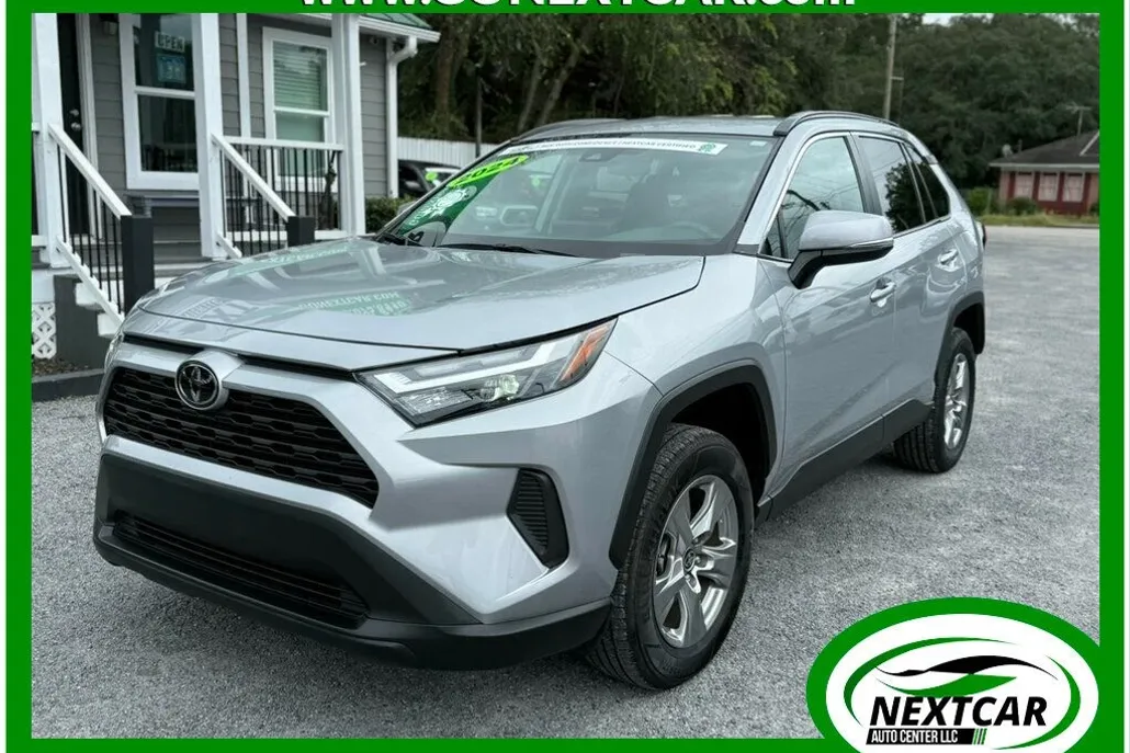 2024 Toyota RAV4 XLE photo 1