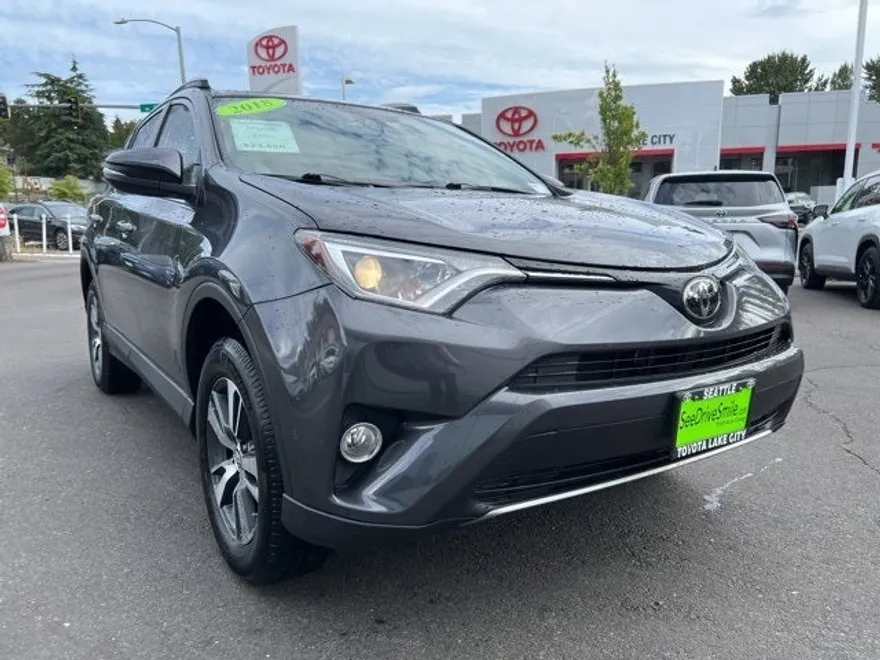 2018 Toyota RAV4 XLE photo 1