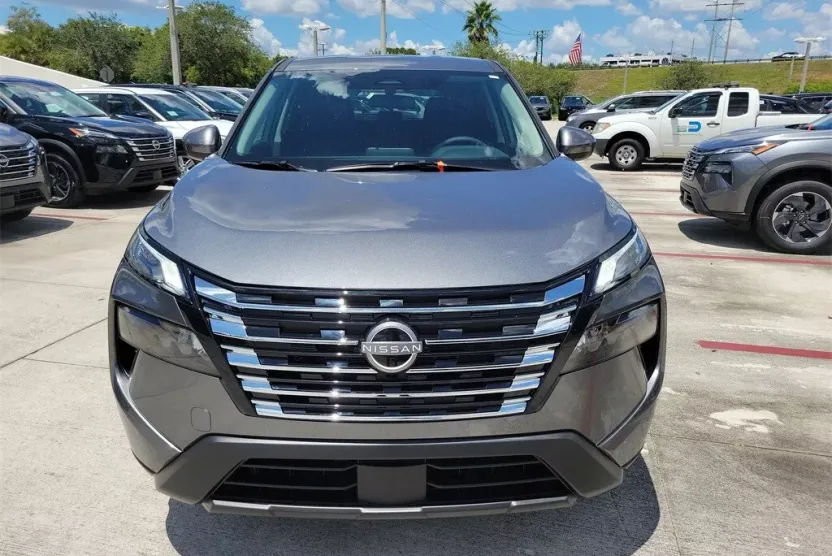 2026 Nissan Rogue SV photo 1