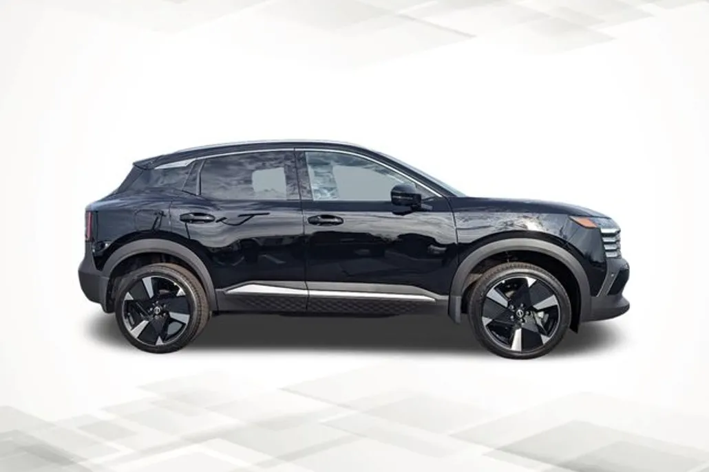 2025 Nissan Kicks SR photo 1
