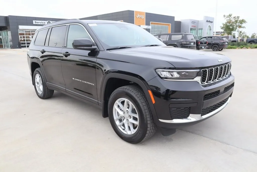2025 Jeep Grand Cherokee Laredo photo 1