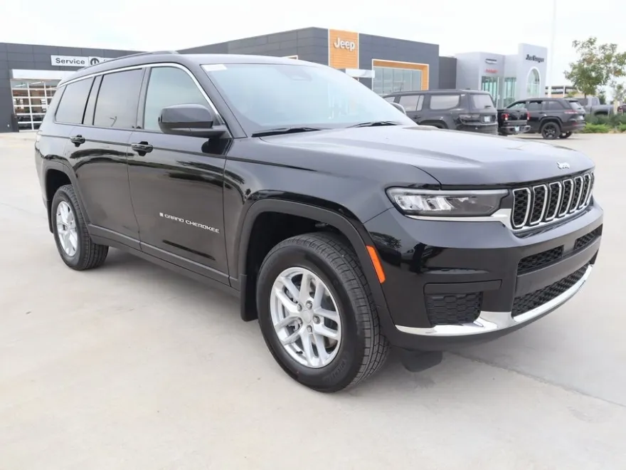 2025 Jeep Grand Cherokee Laredo photo 1