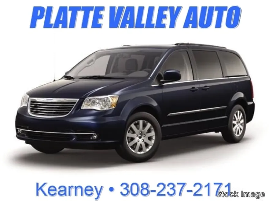 2016 Chrysler Town & Country Touring photo 1