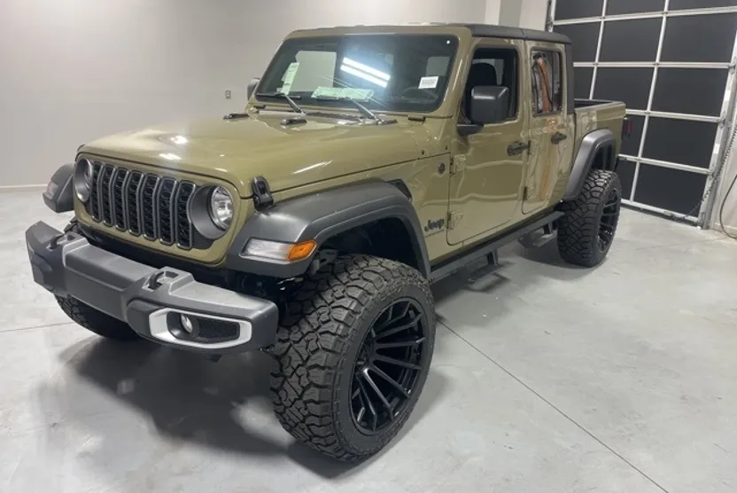 2025 Jeep Gladiator Sport S photo 1