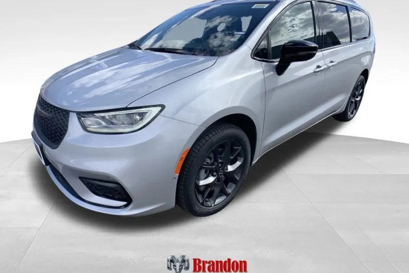 2026 Chrysler Pacifica Limited photo 1