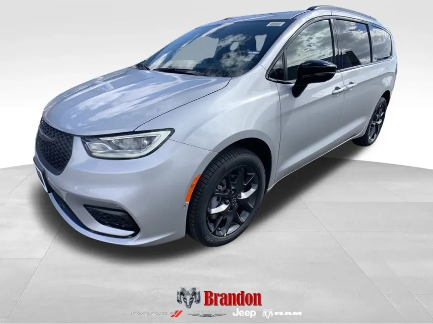2026 Chrysler Pacifica Limited photo 1