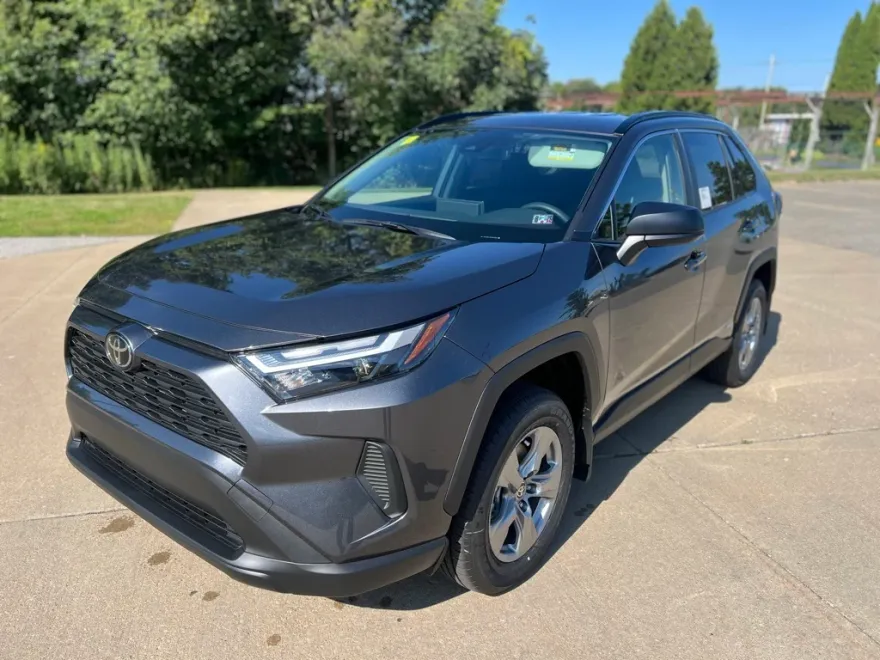 2025 Toyota RAV4 Hybrid LE photo 1