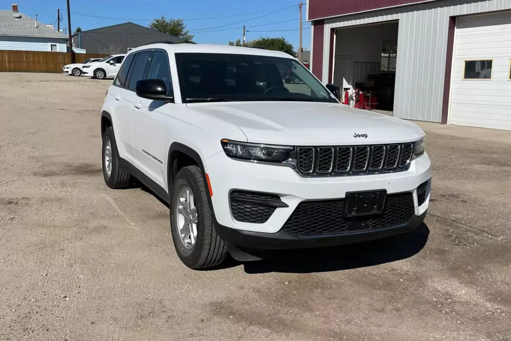 2023 Jeep Grand Cherokee Laredo photo 1