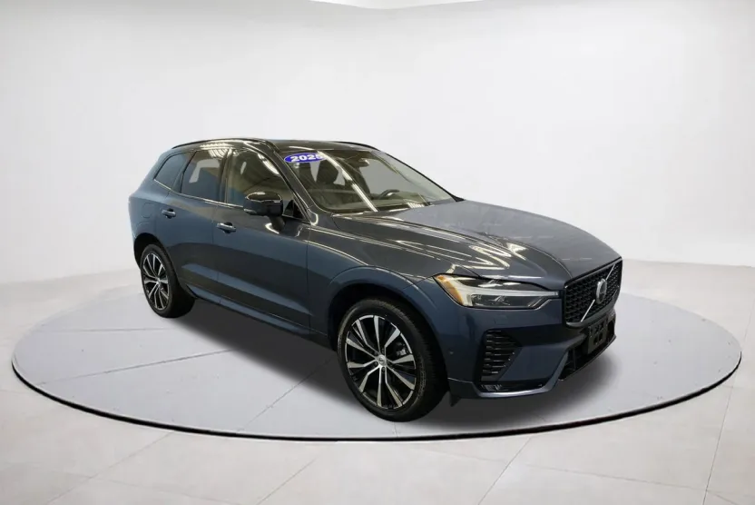 2025 Volvo XC60 Plus photo 1