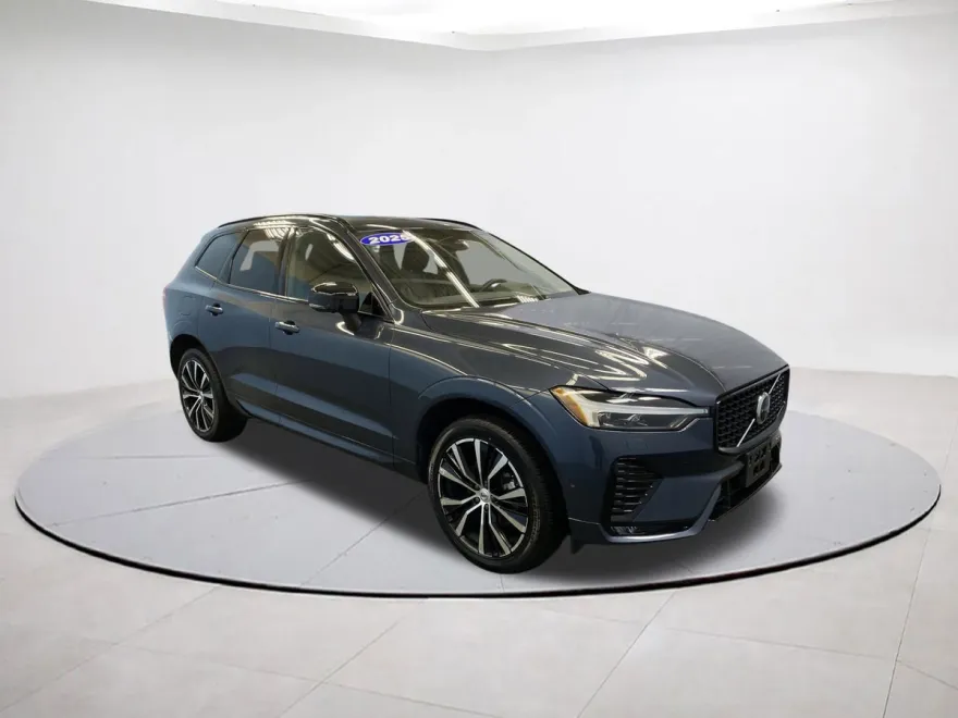 2025 Volvo XC60 Plus photo 1