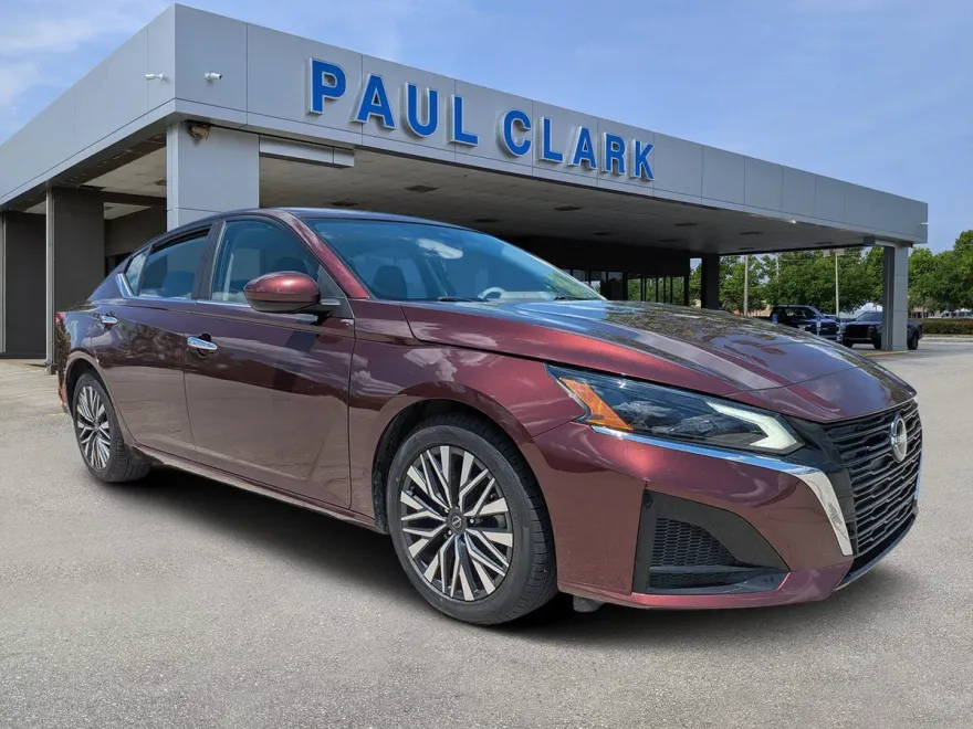 2023 Nissan Altima 2.5 SV photo 1