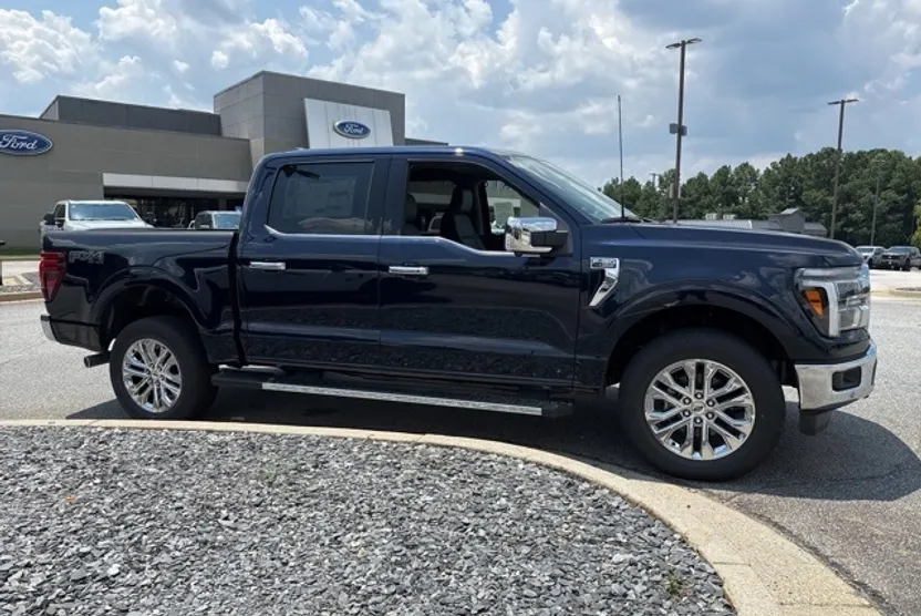2025 Ford F-150 Lariat photo 1