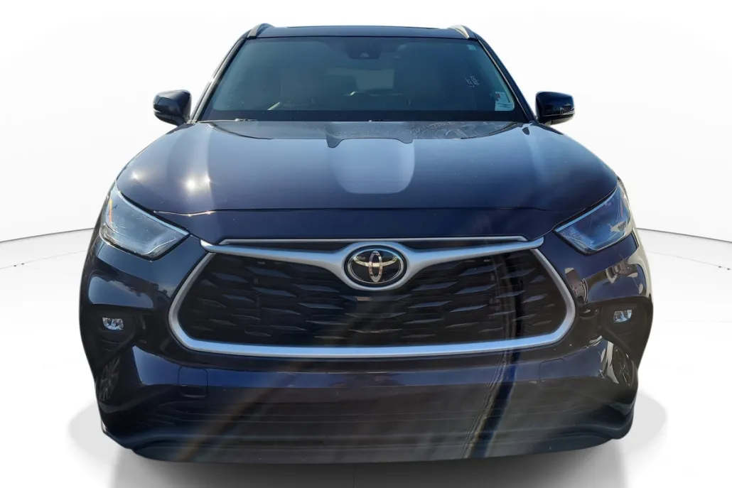 2023 Toyota Highlander XLE photo 1