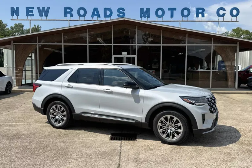 2025 Ford Explorer Platinum photo 1