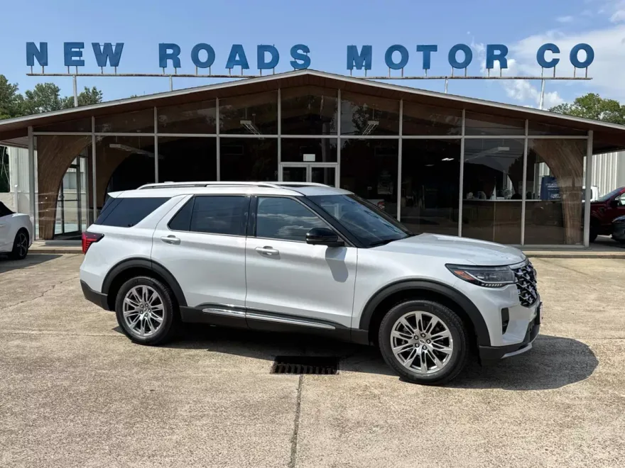 2025 Ford Explorer Platinum photo 1