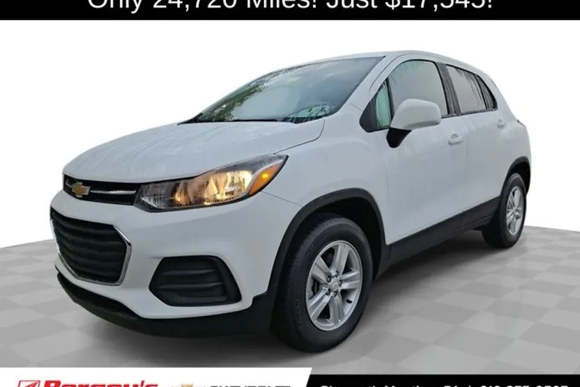 2022 Chevrolet Trax LS photo 1
