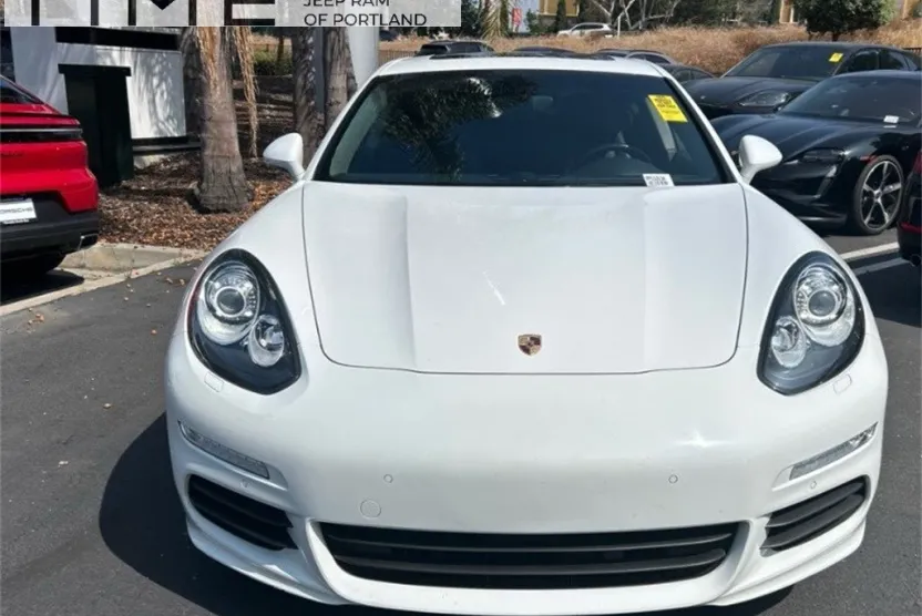 2016 Porsche Panamera 4 photo 1