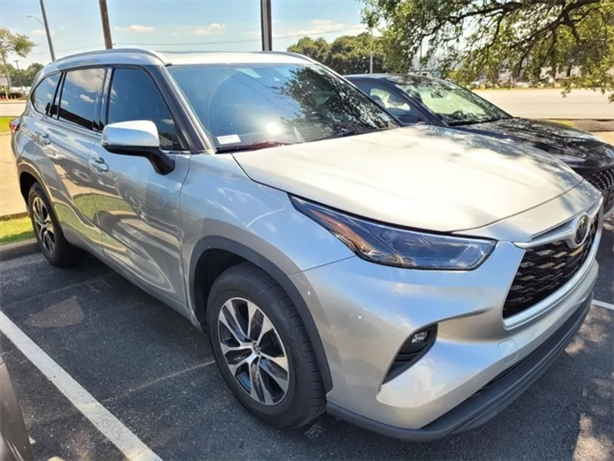 2022 Toyota Highlander XLE photo 1