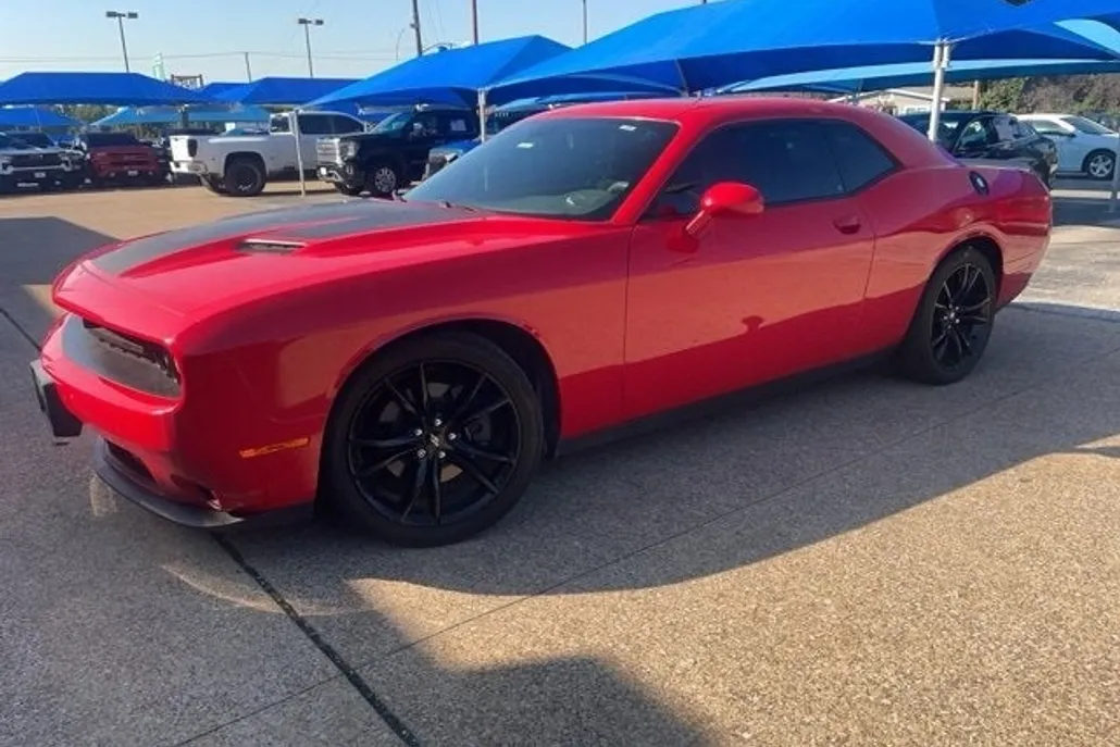 2018 Dodge Challenger SXT photo 1