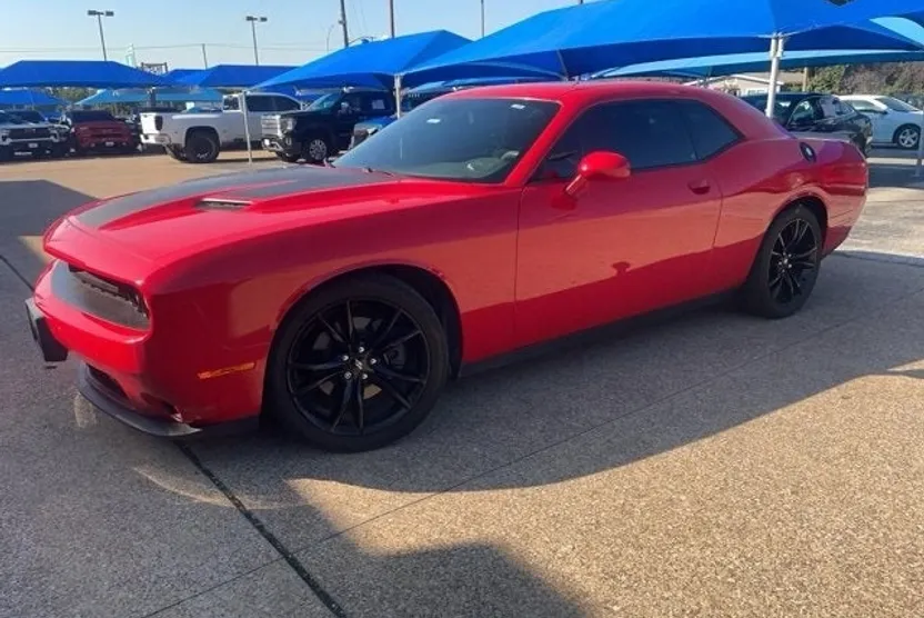 2018 Dodge Challenger SXT photo 1