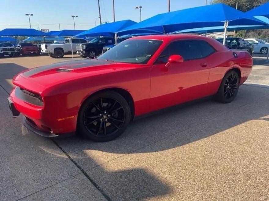 2018 Dodge Challenger SXT photo 1