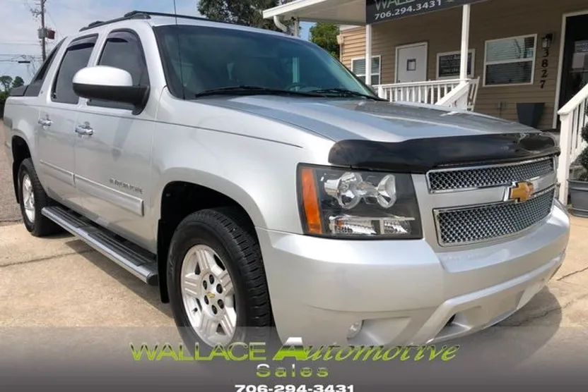 2012 Chevrolet Avalanche LT photo 1