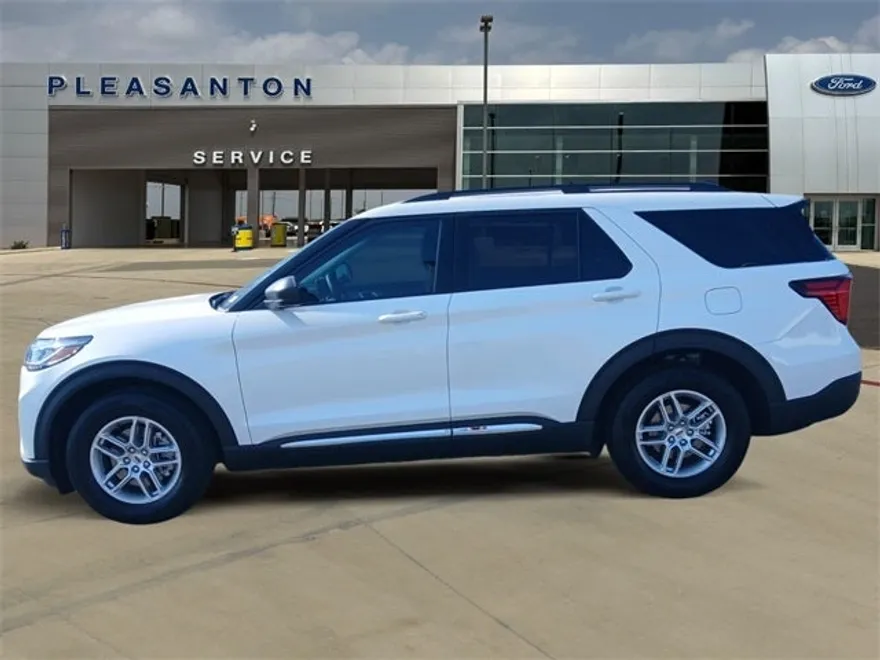 2025 Ford Explorer photo 1