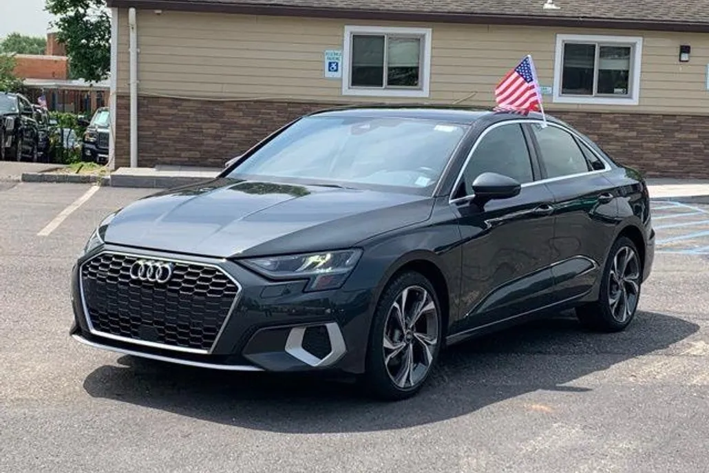 2022 Audi A3 Premium Plus 40 TFSI photo 1