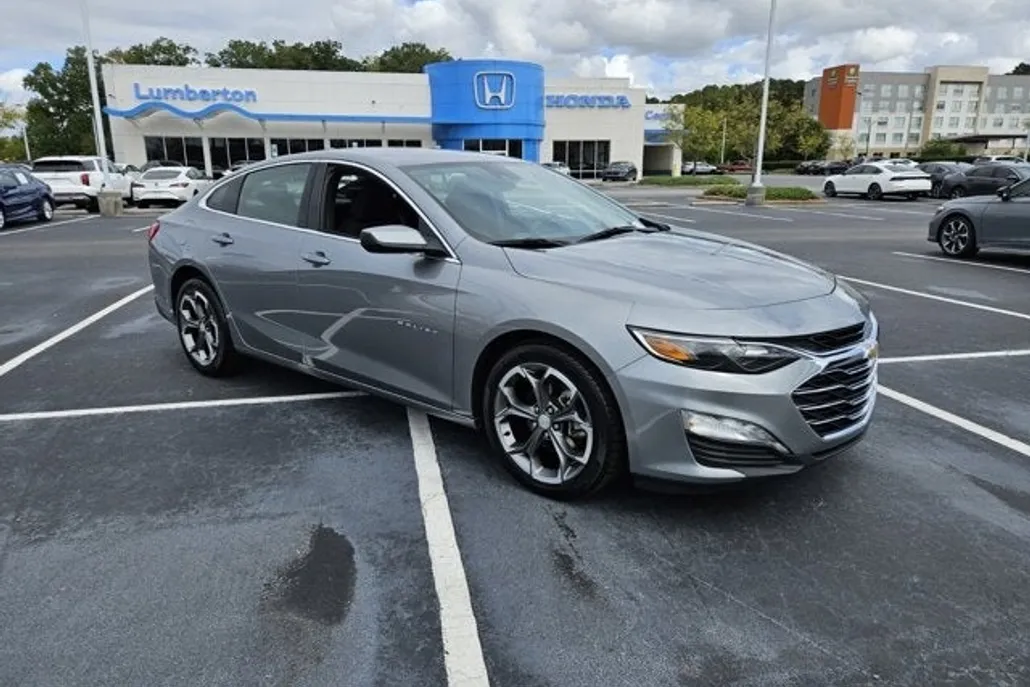 2024 Chevrolet Malibu 1LT photo 1