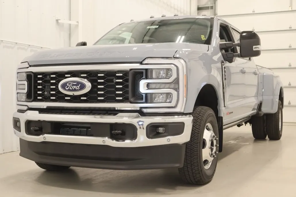 2025 Ford F-350 photo 1