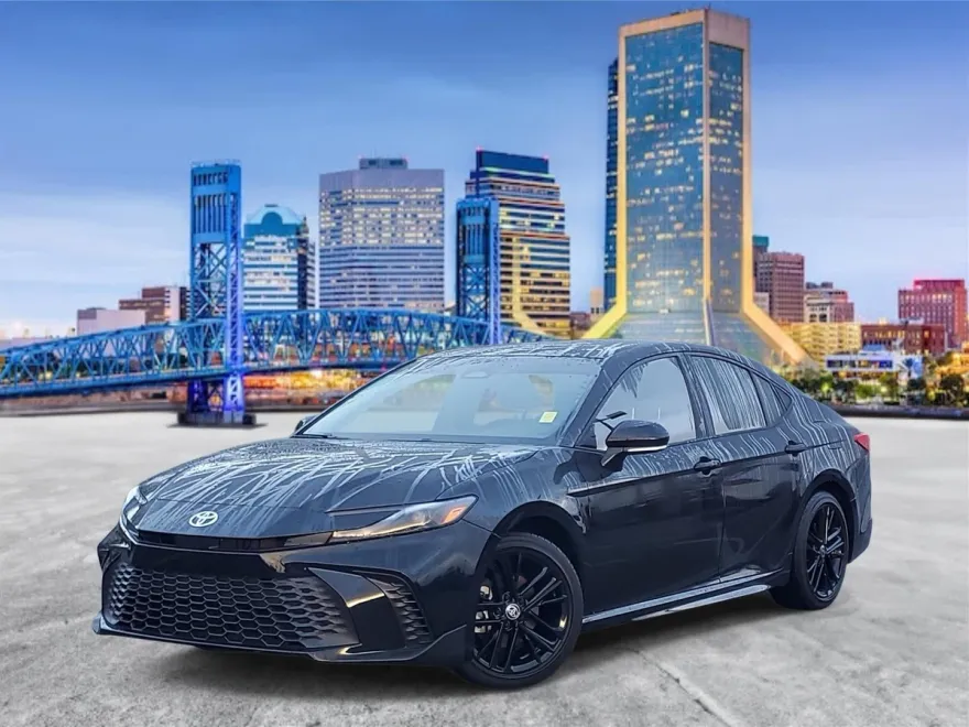2025 Toyota Camry SE photo 1
