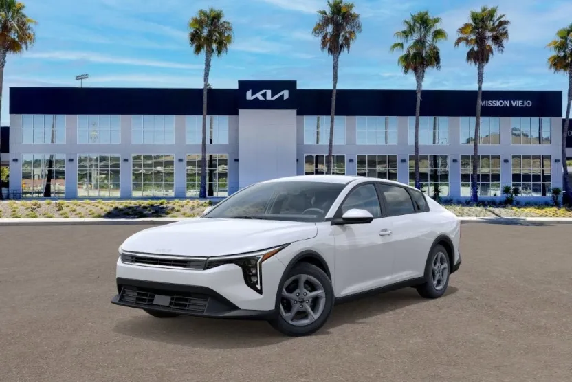 2025 Kia K4 LXS photo 1