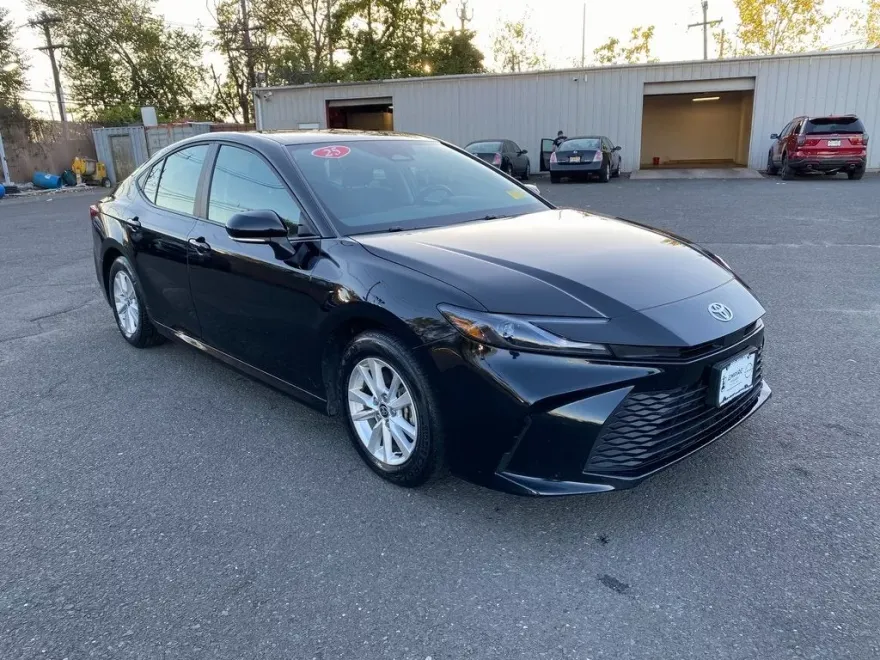 2025 Toyota Camry LE photo 1